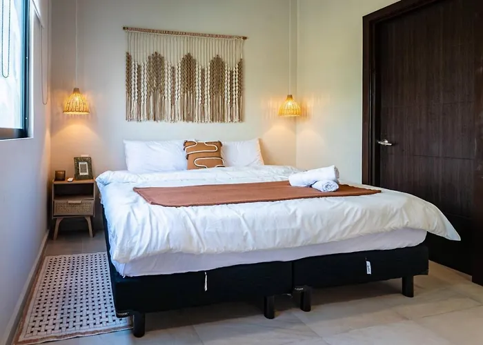 Spacious 3br W Private Balcony Amenities Apartment