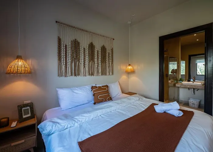 Spacious 3br W Private Balcony Amenities Apartment