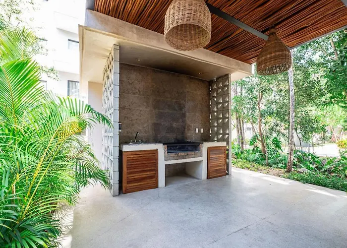 Spacious 3br W Private Balcony Amenities Apartment