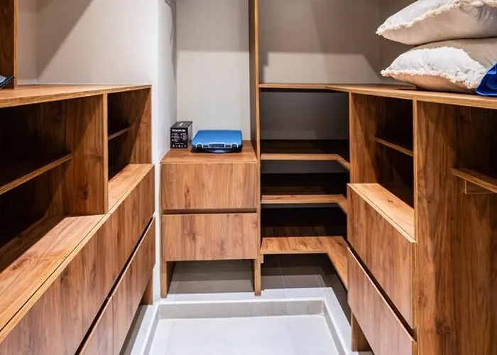 Spacious 3br W Private Balcony Amenities *