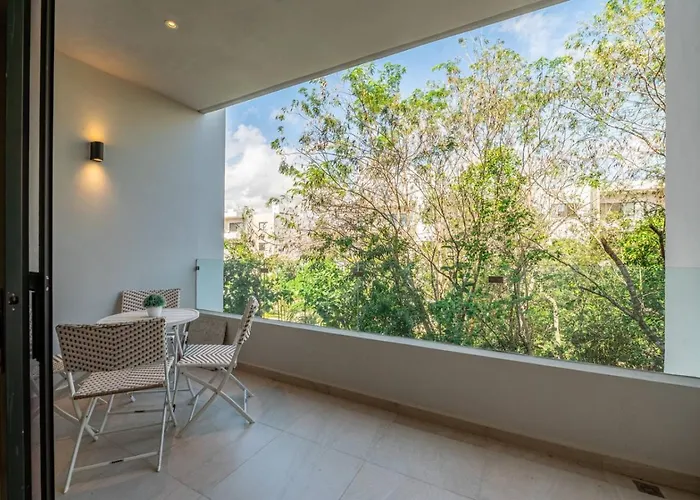 Spacious 3br W Private Balcony Amenities * Playa del Carmen
